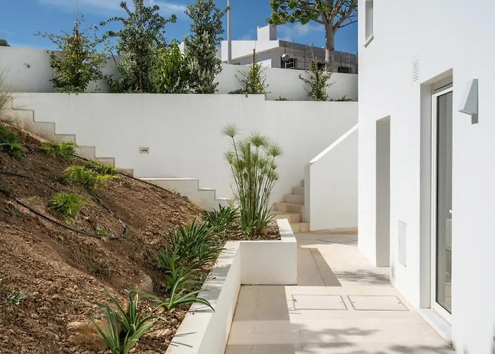 Golden House Santo Isidoro